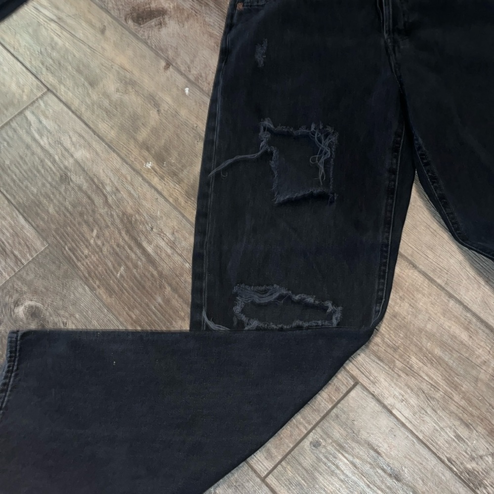 women’s distressed black jeans
